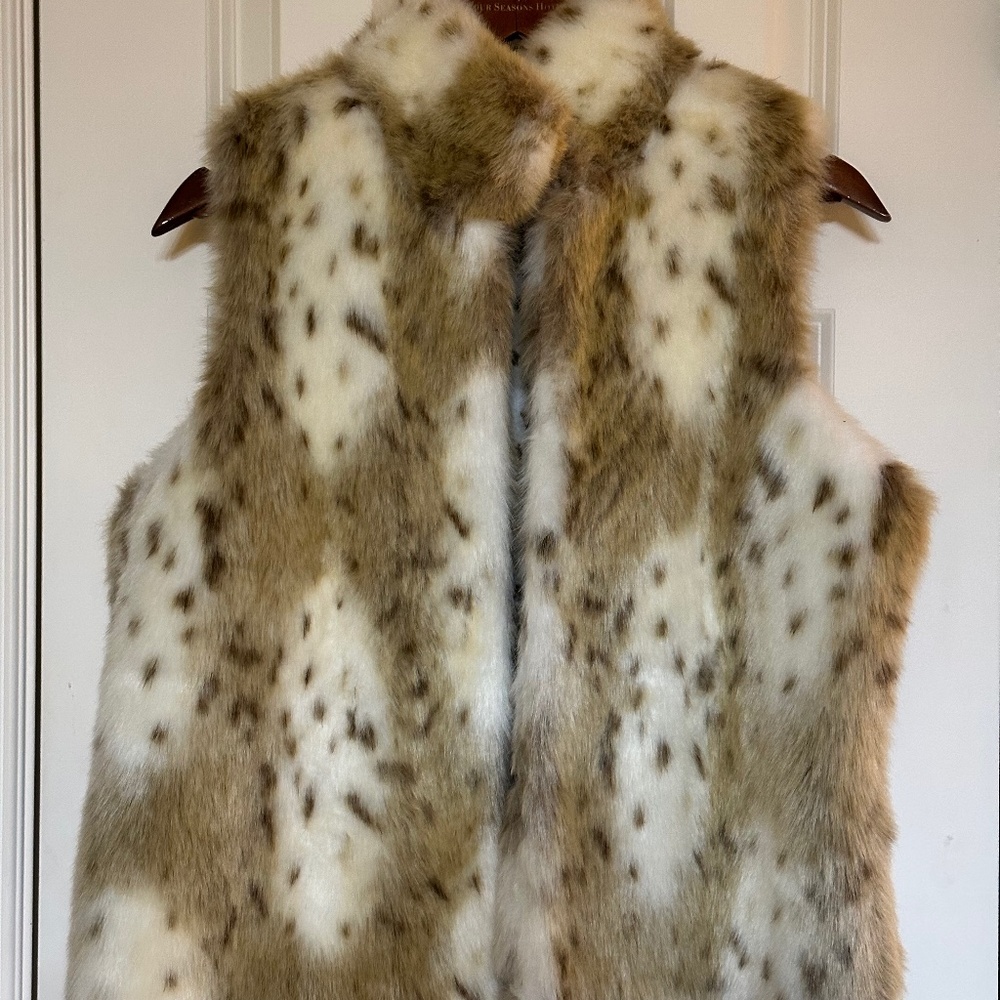 Faux Fur Vest Size M Cream and Tan Animal Print